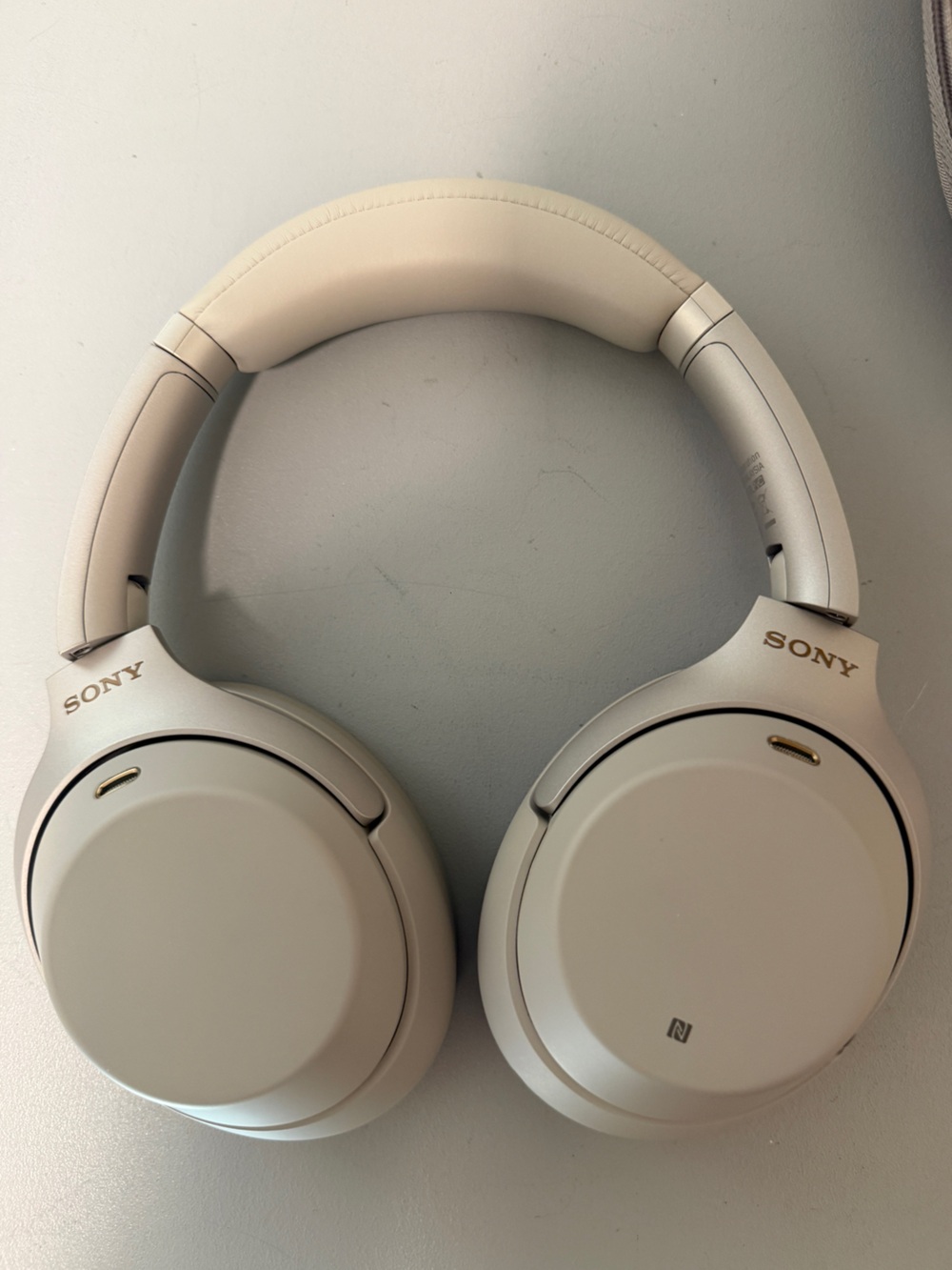 Sony AH-1000XM3 Noise Cancelling Over-Ear Headphones in Cream - Picture 2 of 7